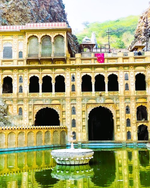 Source: http://famousinuniverse.tumblr.com