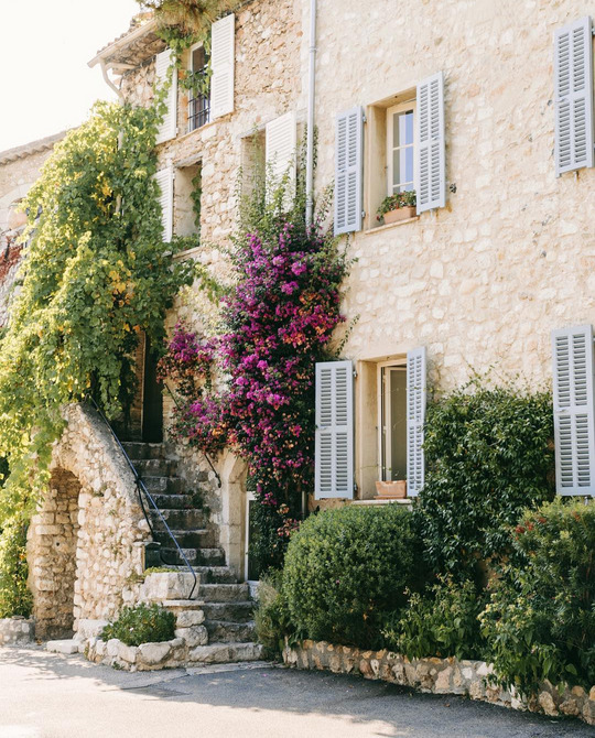 Source: http://alisaineurope.tumblr.com