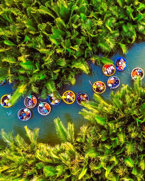 Source: http://famousinuniverse.tumblr.com